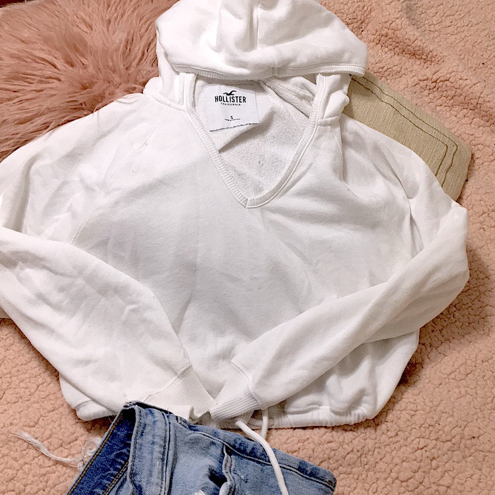 Cute White Cropped Hollister Hoodie!